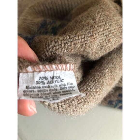 Vintage Jantzen Wool Blend Fair Isle Sweater - Made in USA (Size M) - Picture 12 of 12
